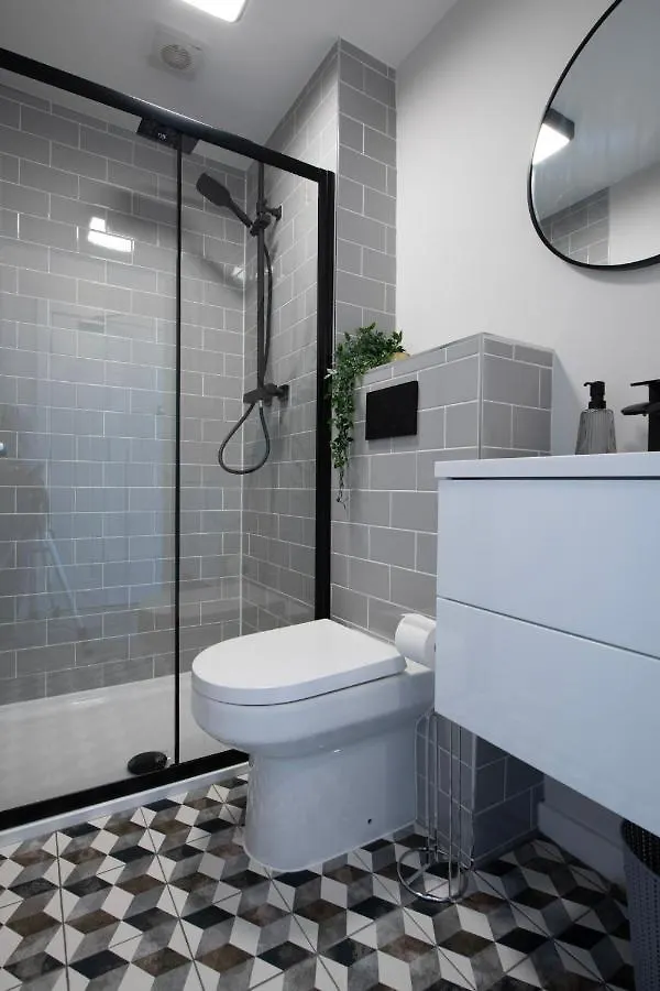 Connaught House - City Centre - Free Parking & Wi-Fi Apartment Cardiff